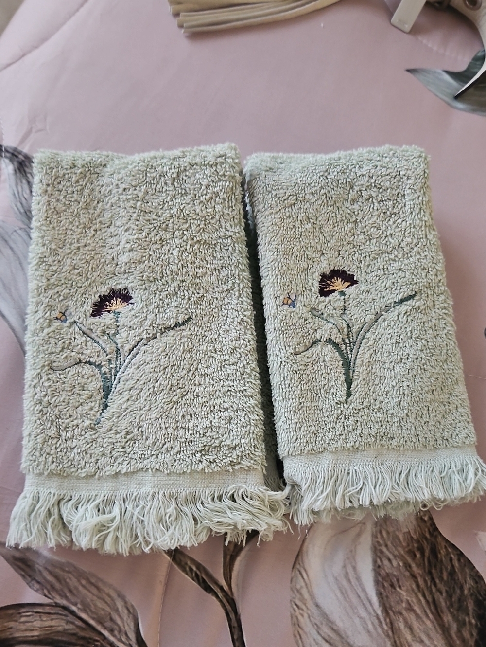 Light Green Finger Tip Towels Floral Fringe In Great Shape Set Of 2